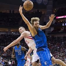 太友好了！女拳手赛前友爱互动