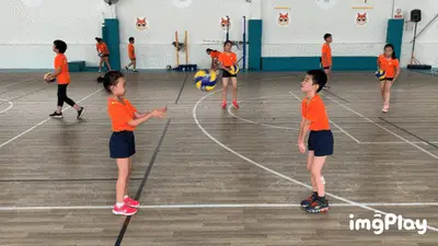 湖人疯狂输球，雷迪克还在“跪舔”詹姆斯，东契奇都看不下去了