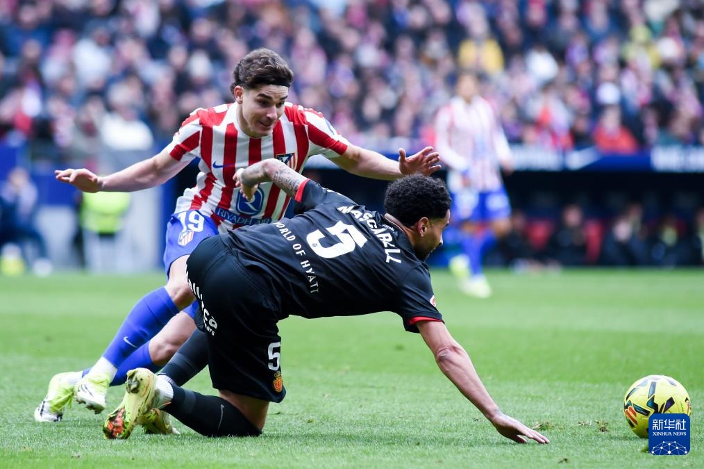 ‼️ 针对霍安·加西亚的又一条横幅：老鼠霍安！